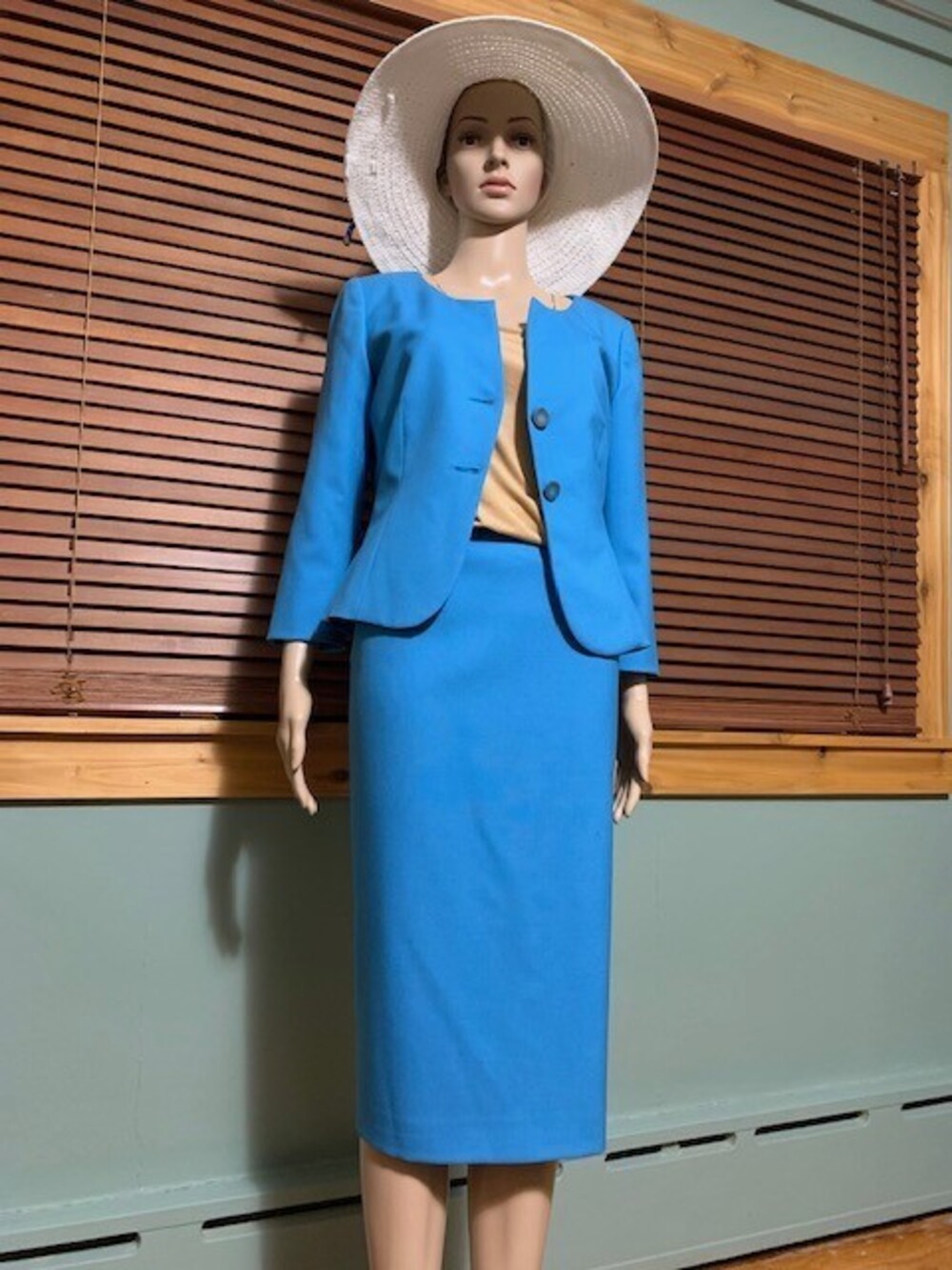 Beautiful turquoise suite, made in France, European size 38, USA - 4